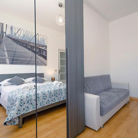 "L'Attico Bianco" City View 10 M A Piedi Dal Mare Савона Экстерьер фото