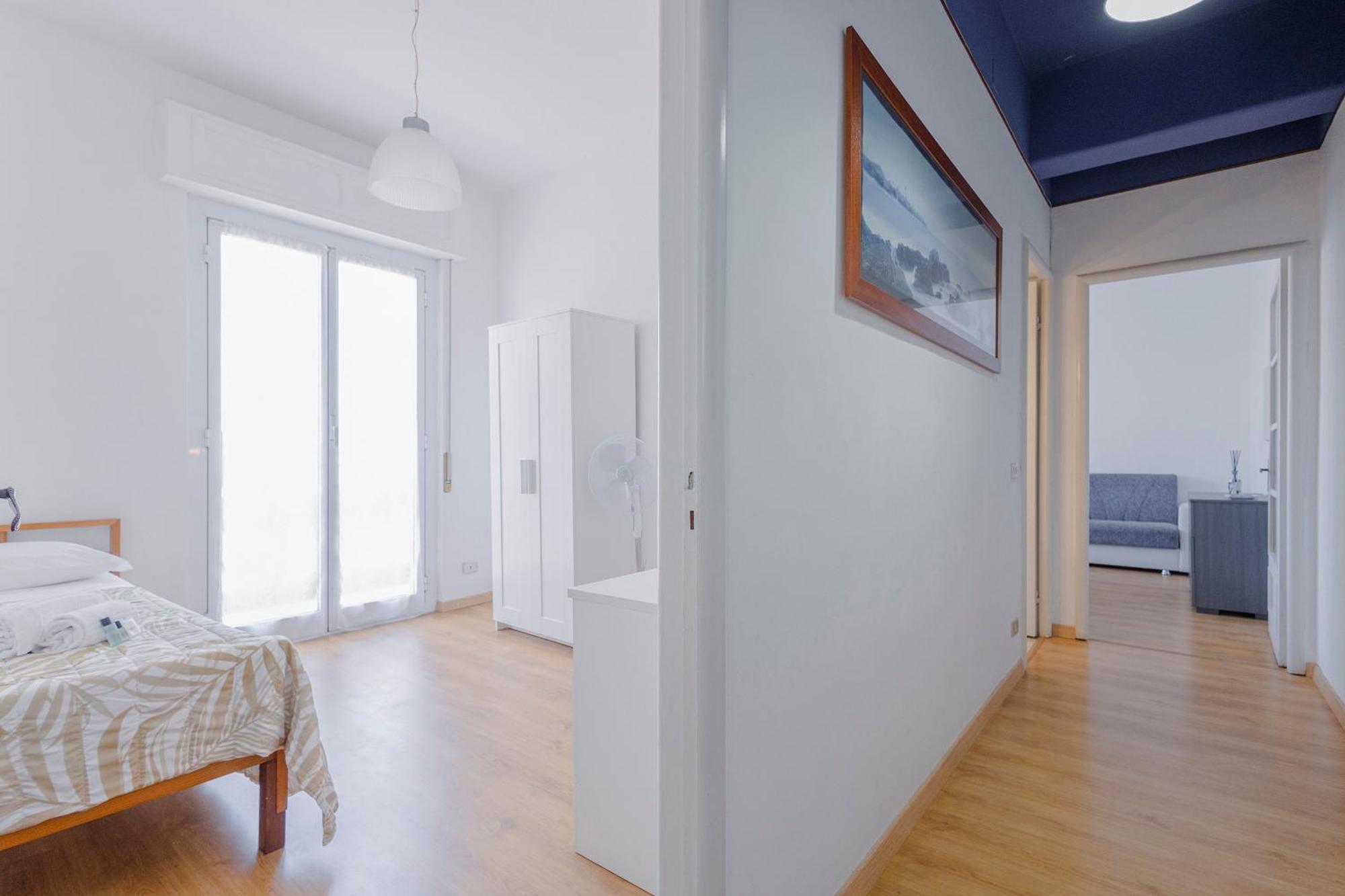 "L'Attico Bianco" City View 10 M A Piedi Dal Mare Савона Экстерьер фото