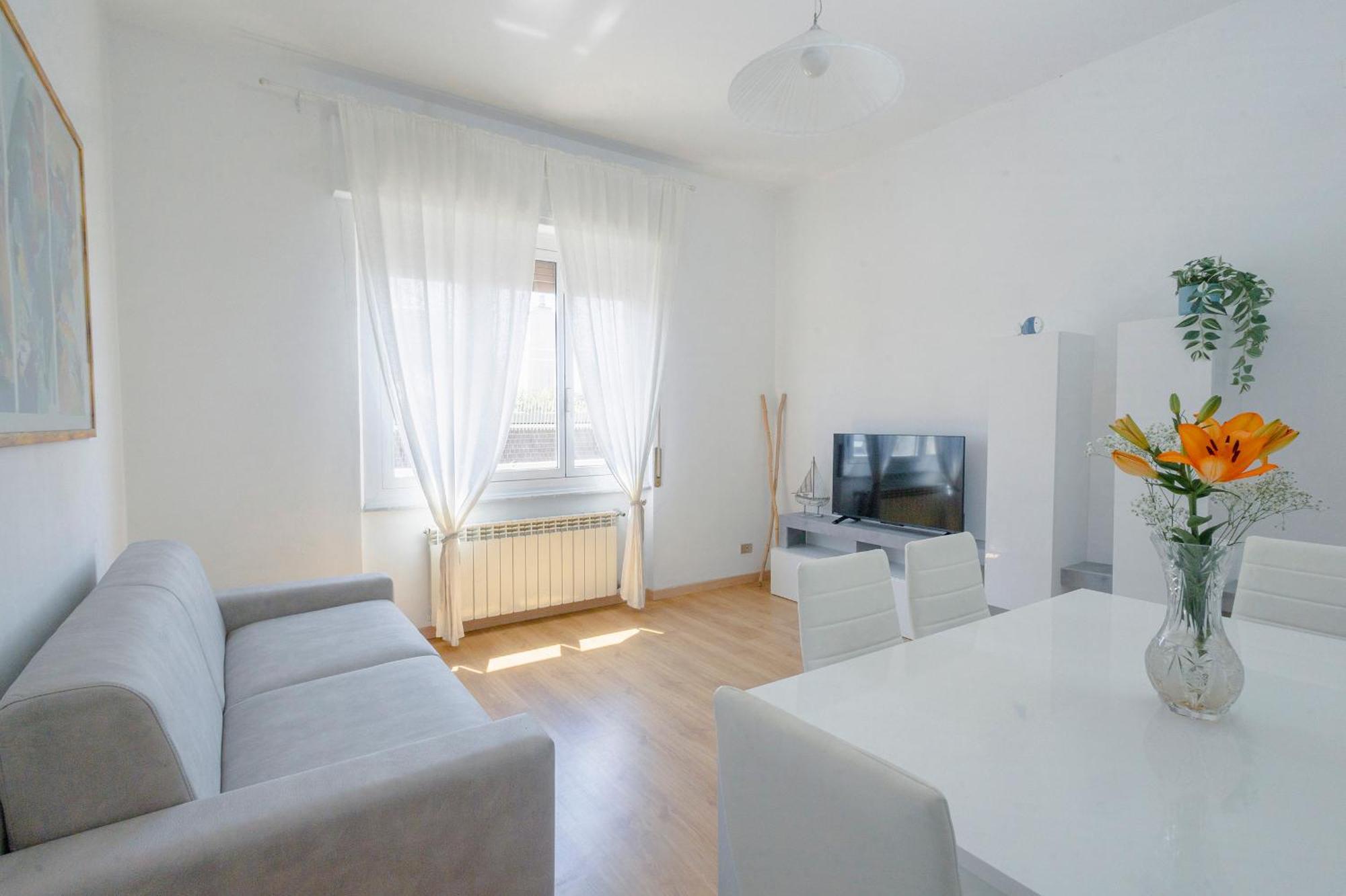 "L'Attico Bianco" City View 10 M A Piedi Dal Mare Савона Экстерьер фото